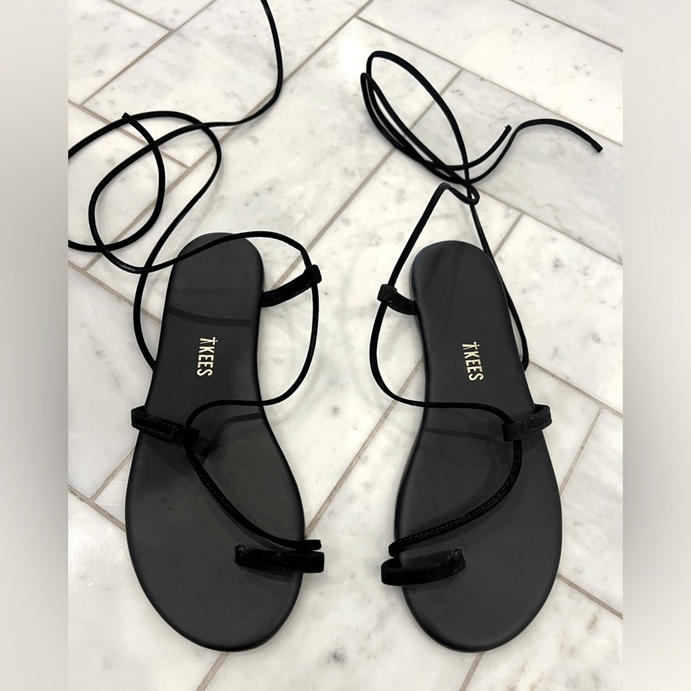 Tkees Jo lace up black sandals sz 6